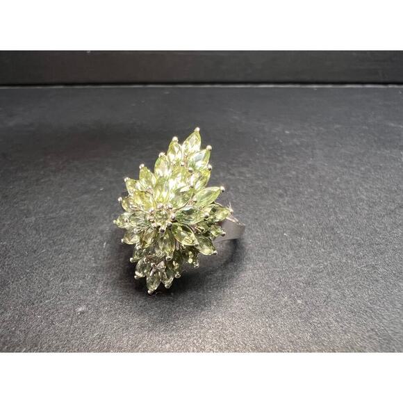 NEW Green apatite floral spray ring in rhodium over sterling silver size 7 - Picture 4 of 16